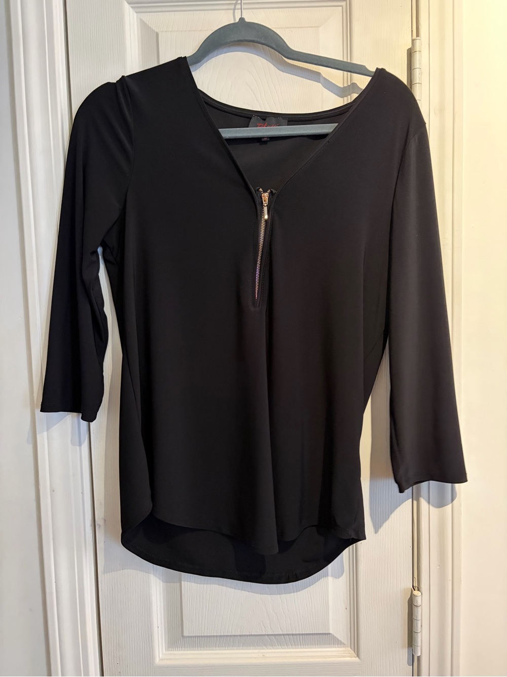 Black V-Neck 3/4 Sleeve Zip Front Blouse